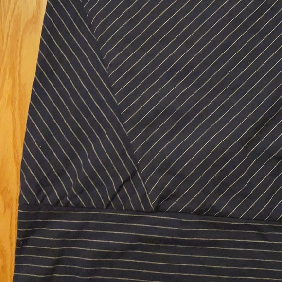 Gap tank top in navy and white pinstripe pattern size small banded bottom‎ hem S - Picture 7 of 7